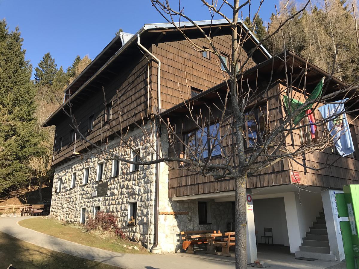 Valvasorjev Dom Hotel Zirovnica Екстериор снимка